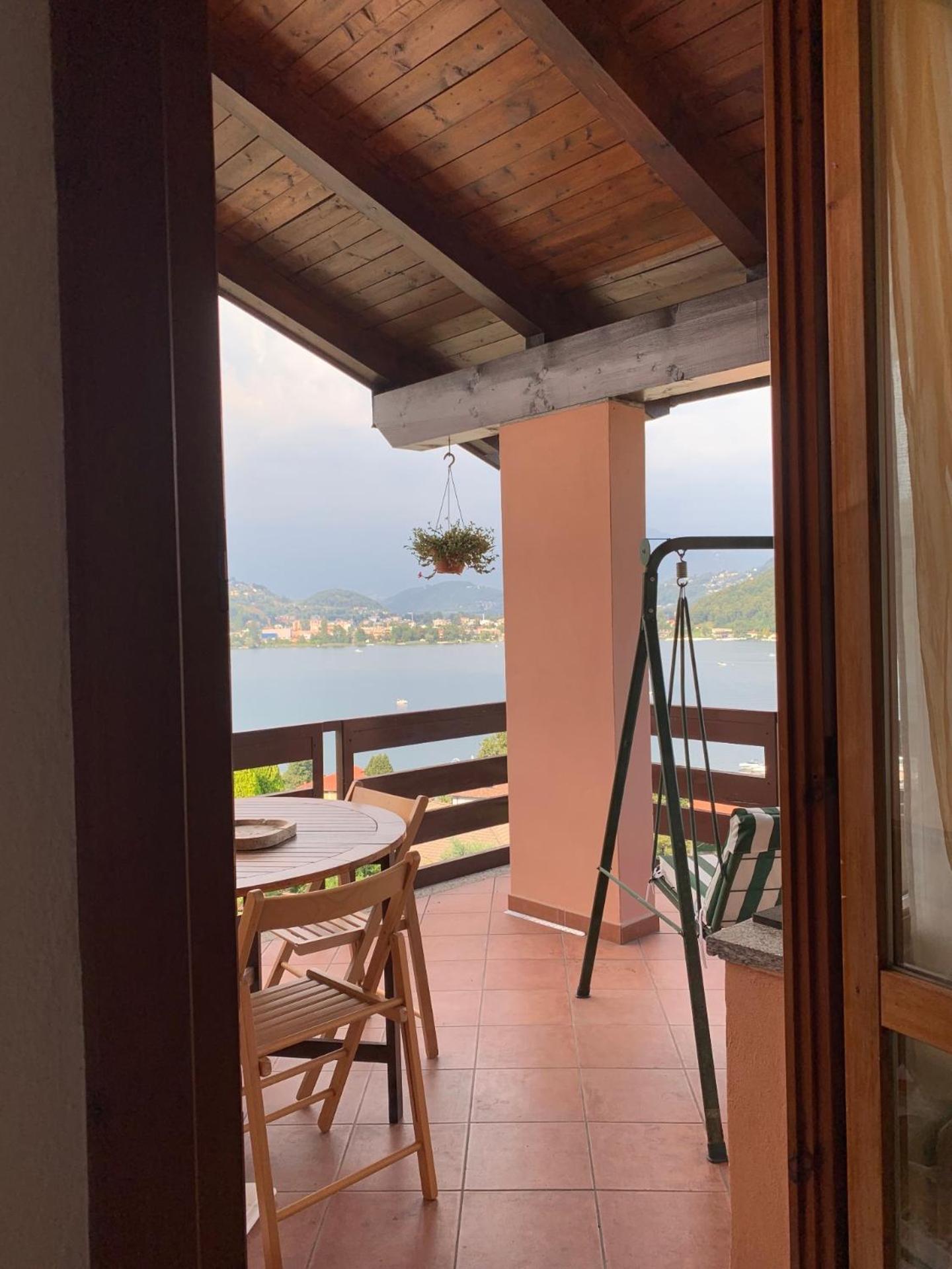 Villa Panoramica Lavena Ponte Tresa Værelse billede